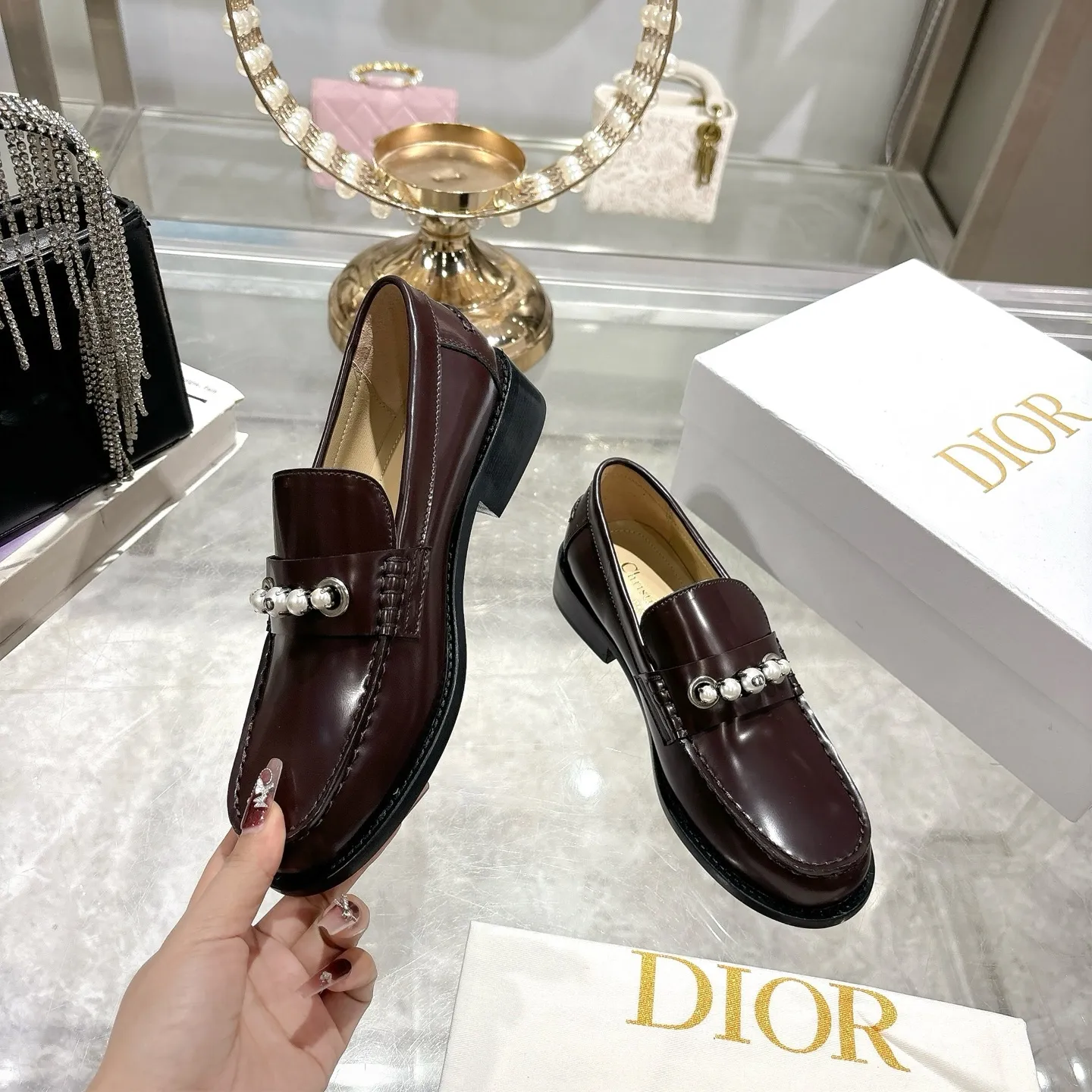 👟👟Ex-factory price 600👟👟 ❤️25 new items, top version ⚠️ The counter features new Miss Dior Street loafers, hard goods 🆕 ❥Purchase level! Full of high-end feel! A favorite among bloggers at home and abroad, it’s retro and fashionable 💎It’s so beautiful on your feet! Mainly recommended models on the official website ▪️Upper: original customized open edge beads ▪️Inner lining: imported sheepskin lining ▪️Outsole: original genuine leather outsole ▪️Heel height: 2.5cm ▪️Shoe size: 35-39 (customized 40 and 41 are not returnable)